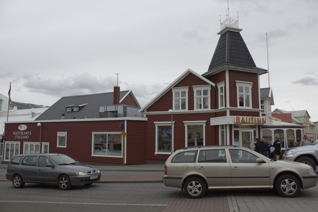 2011-07-01_15-27-00 island.jpg - Das Bautinn in Akureyri - hier kann man gut essen